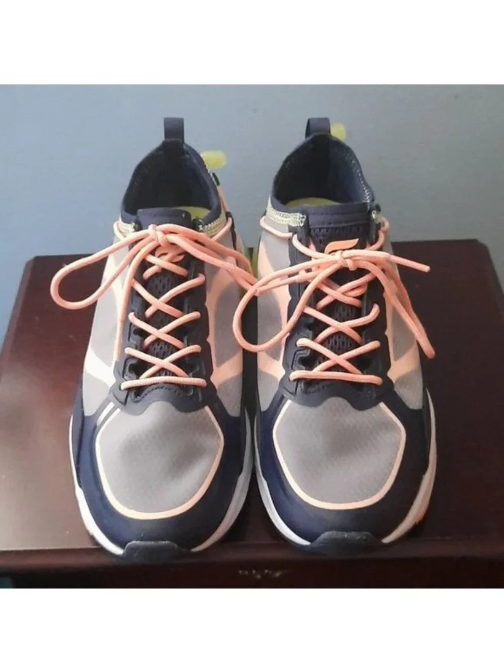 Fabletics Blue Grey Peach Green Adjustable Toggle at Heel Sneakers 7.5